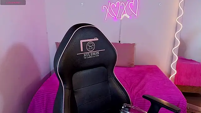 Malory tay1 online show from November 24, 2025, 7:13 pm