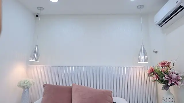 katia moregb online show from September 22, 2025, 7:49 pm