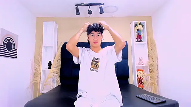 Jhojan twink online show from October 3, 2025, 12:13 pm