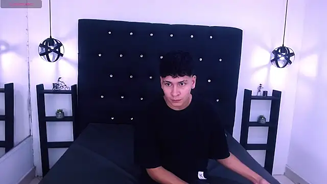 Jhojan twink online show from October 4, 2025, 6:39 pm