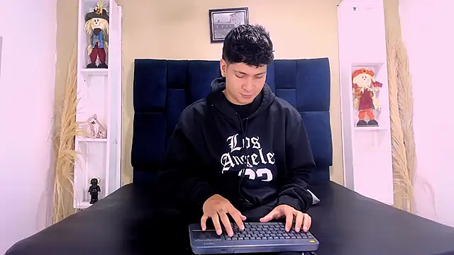 Jhojan twink online show from October 10, 2025, 12:04 pm