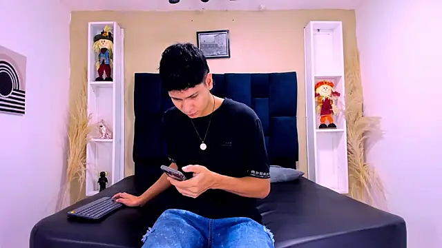 Jhojan twink online show from October 17, 2025, 12:52 pm