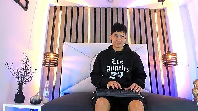 Jhojan twink online show from October 23, 2025, 12:04 pm