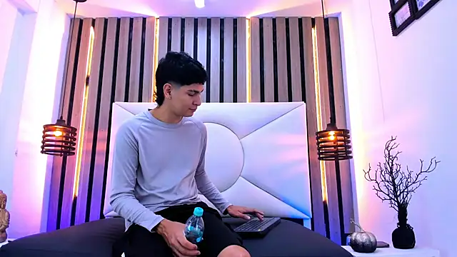 Jhojan twink online show from October 24, 2025, 12:23 pm