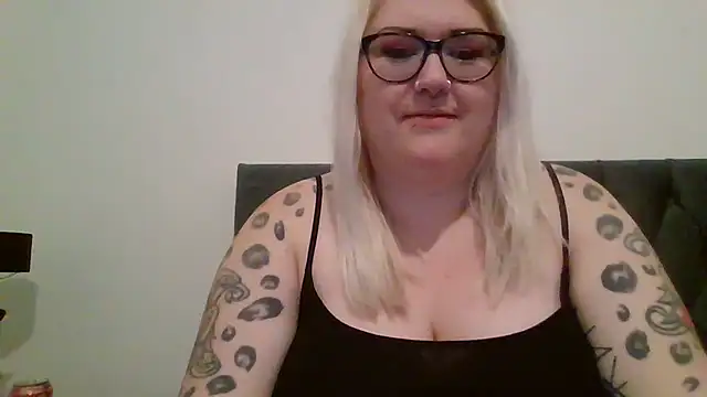 Snapshot of Sizzling_Indie36 chatting on March 20, 2025, 11:23 pm Sizzling Indie36 online show from March 20, 2025, 11:23 pm