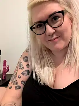 Snapshot of Sizzling_Indie36 chatting on March 22, 2025, 2:59 am Sizzling Indie36 online show from March 22, 2025, 2:59 am