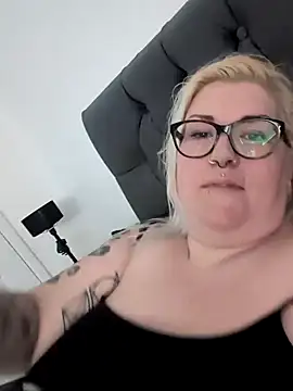 Snapshot of Sizzling_Indie36 chatting on March 22, 2025, 10:39 am Sizzling Indie36 online show from March 22, 2025, 10:39 am