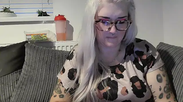 Snapshot of Sizzling_Indie36 chatting on September 16, 2025, 6:31 pm Sizzling Indie36 online show from September 16, 2025, 6:31 pm