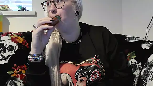 Snapshot of Sizzling_Indie36 chatting on September 18, 2025, 8:38 am Sizzling Indie36 online show from September 18, 2025, 8:38 am