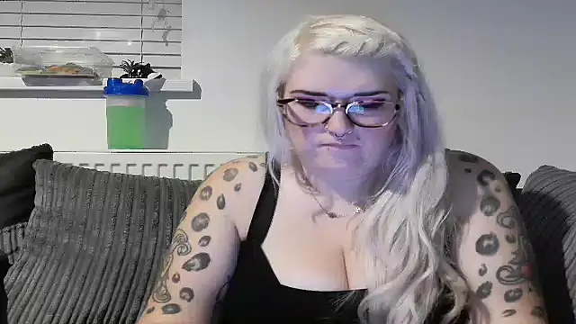 Snapshot of Sizzling_Indie36 chatting on September 18, 2025, 8:44 pm Sizzling Indie36 online show from September 18, 2025, 8:44 pm