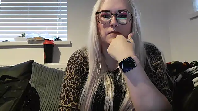 Snapshot of Sizzling_Indie36 chatting on September 19, 2025, 5:24 pm Sizzling Indie36 online show from September 19, 2025, 5:24 pm