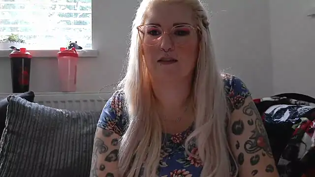 Snapshot of Sizzling_Indie36 chatting on September 24, 2025, 11:46 am Sizzling Indie36 online show from September 24, 2025, 11:46 am