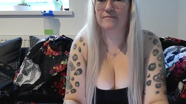 Snapshot of Sizzling_Indie36 chatting on September 29, 2025, 8:19 am Sizzling Indie36 online show from September 29, 2025, 8:19 am