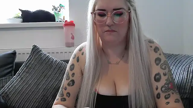 Snapshot of Sizzling_Indie36 chatting on September 30, 2025, 9:36 am Sizzling Indie36 online show from September 30, 2025, 9:36 am