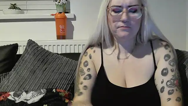 Snapshot of Sizzling_Indie36 chatting on September 30, 2025, 9:42 pm Sizzling Indie36 online show from September 30, 2025, 9:42 pm