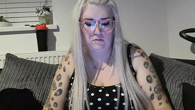 Snapshot of Sizzling_Indie36 chatting on October 1, 2025, 7:42 pm Sizzling Indie36 online show from October 1, 2025, 7:42 pm