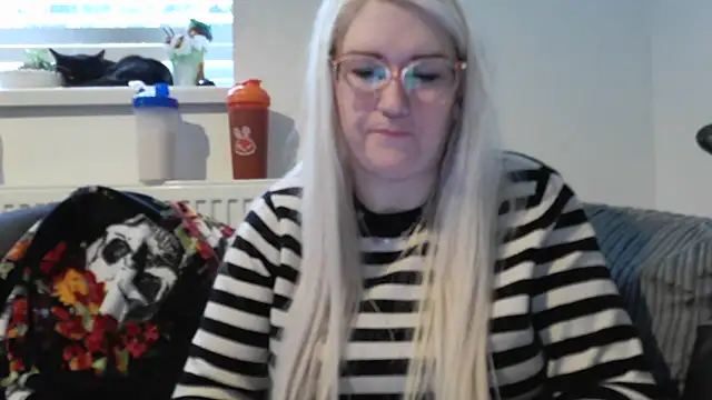 Snapshot of Sizzling_Indie36 chatting on October 3, 2025, 8:33 am Sizzling Indie36 online show from October 3, 2025, 8:33 am