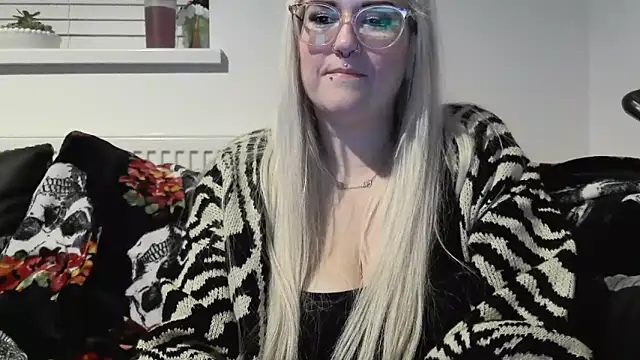 Snapshot of Sizzling_Indie36 chatting on October 8, 2025, 8:50 pm Sizzling Indie36 online show from October 8, 2025, 8:50 pm