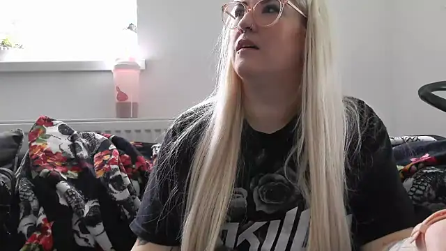 Snapshot of Sizzling_Indie36 chatting on October 9, 2025, 10:02 am Sizzling Indie36 online show from October 9, 2025, 10:02 am