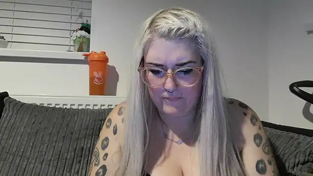 Snapshot of Sizzling_Indie36 chatting on October 9, 2025, 10:08 pm Sizzling Indie36 online show from October 9, 2025, 10:08 pm