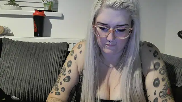 Snapshot of Sizzling_Indie36 chatting on October 10, 2025, 6:18 pm Sizzling Indie36 online show from October 10, 2025, 6:18 pm