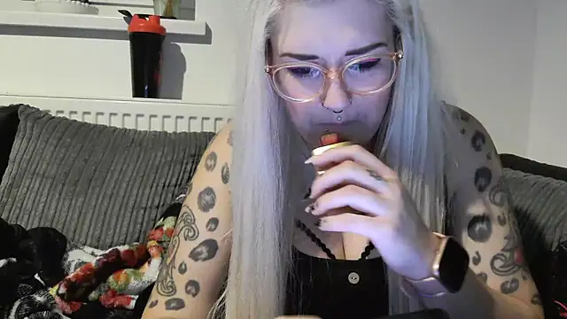 Snapshot of Sizzling_Indie36 chatting on October 12, 2025, 9:36 pm Sizzling Indie36 online show from October 12, 2025, 9:36 pm