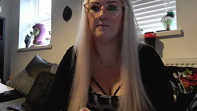 Snapshot of Sizzling_Indie36 chatting on October 13, 2025, 3:34 pm Sizzling Indie36 online show from October 13, 2025, 3:34 pm