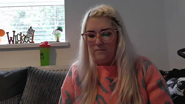 Snapshot of Sizzling_Indie36 chatting on October 14, 2025, 9:32 am Sizzling Indie36 online show from October 14, 2025, 9:32 am