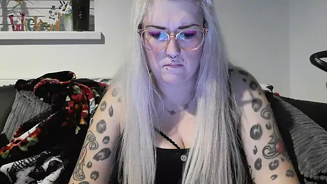 Snapshot of Sizzling_Indie36 chatting on October 20, 2025, 7:47 pm Sizzling Indie36 online show from October 20, 2025, 7:47 pm