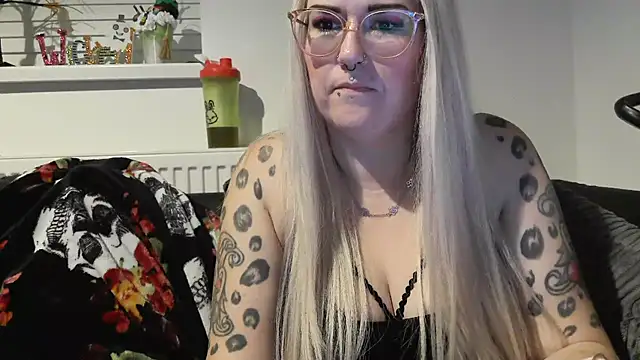 Snapshot of Sizzling_Indie36 chatting on October 21, 2025, 8:31 pm Sizzling Indie36 online show from October 21, 2025, 8:31 pm