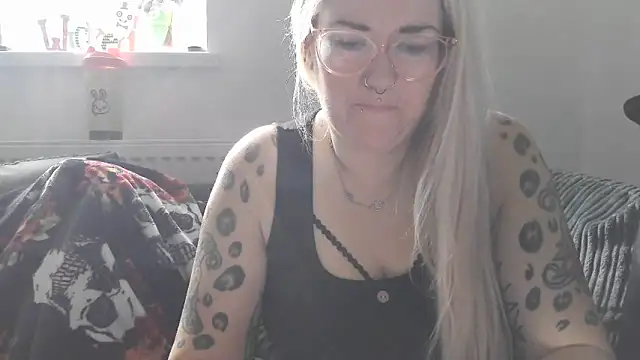 Snapshot of Sizzling_Indie36 chatting on October 22, 2025, 12:16 pm Sizzling Indie36 online show from October 22, 2025, 12:16 pm