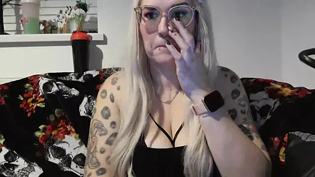 Snapshot of Sizzling_Indie36 chatting on October 24, 2025, 9:00 pm Sizzling Indie36 online show from October 24, 2025, 9:00 pm