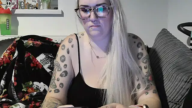 Snapshot of Sizzling_Indie36 chatting on October 31, 2025, 1:06 am Sizzling Indie36 online show from October 31, 2025, 1:06 am