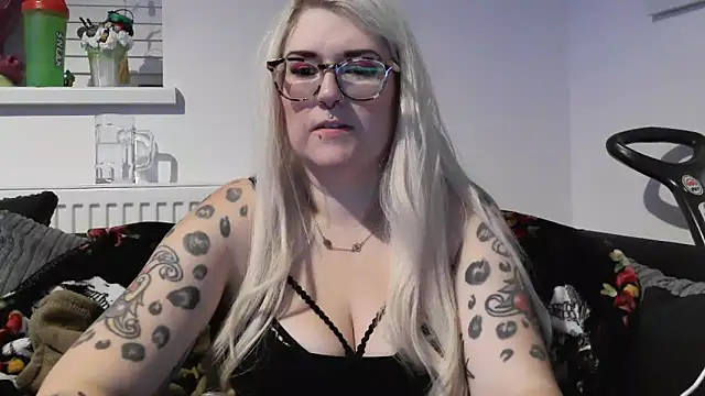 Snapshot of Sizzling_Indie36 chatting on November 1, 2025, 11:18 pm Sizzling Indie36 online show from November 1, 2025, 11:18 pm