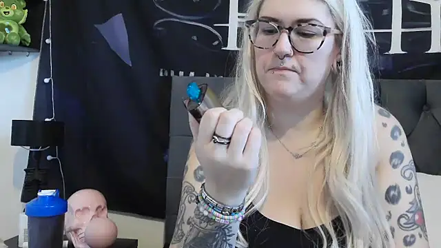 Snapshot of Sizzling_Indie36 chatting on November 2, 2025, 3:47 pm Sizzling Indie36 online show from November 2, 2025, 3:47 pm