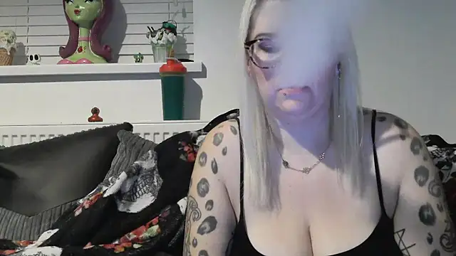 Snapshot of Sizzling_Indie36 chatting on November 11, 2025, 9:26 pm Sizzling Indie36 online show from November 11, 2025, 9:26 pm