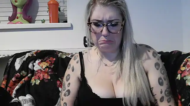 Snapshot of Sizzling_Indie36 chatting on November 14, 2025, 11:13 pm Sizzling Indie36 online show from November 14, 2025, 11:13 pm