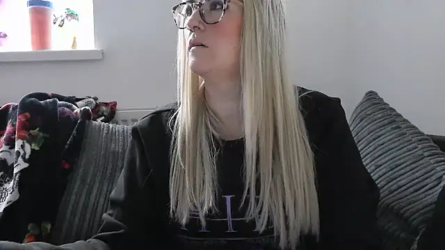 Snapshot of Sizzling_Indie36 chatting on November 20, 2025, 2:39 pm Sizzling Indie36 online show from November 20, 2025, 2:39 pm