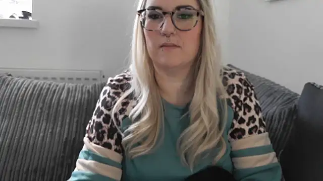 Snapshot of Sizzling_Indie36 chatting on November 25, 2025, 12:27 pm Sizzling Indie36 online show from November 25, 2025, 12:27 pm