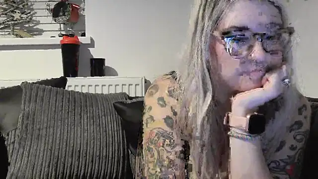 Snapshot of Sizzling_Indie36 chatting on November 28, 2025, 5:26 pm Sizzling Indie36 online show from November 28, 2025, 5:26 pm