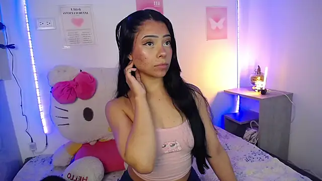 Emilybutterfly1 online show from November 20, 2025, 3:39 am