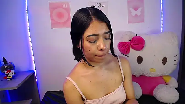 Emilybutterfly1 online show from December 16, 2025, 11:54 pm