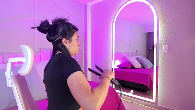 Snapshot of Eimmy_bm chatting on October 12, 2025, 11:09 am Eimmy bm online show from October 12, 2025, 11:09 am