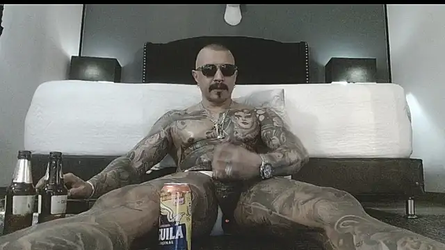 Snapshot of danilog515 chatting on November 19, 2025, 8:53 pm danilog515 online show from November 19, 2025, 8:53 pm