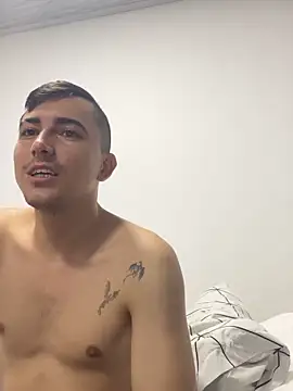 pareja curiosa19 online show from November 14, 2025, 1:37 am