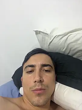 pareja curiosa19 online show from December 16, 2025, 1:32 am