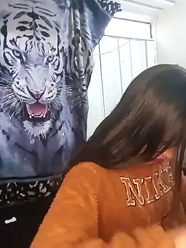 chloe 03  online show from November 21, 2025, 9:13 pm