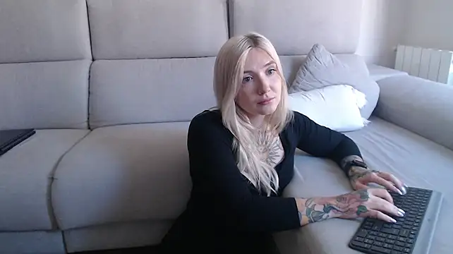 Snapshot of tattoobbgirl chatting on September 22, 2025, 11:12 am tattoobbgirl online show from September 22, 2025, 11:12 am