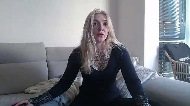 Snapshot of tattoobbgirl chatting on October 7, 2025, 11:51 am tattoobbgirl online show from October 7, 2025, 11:51 am