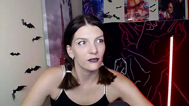 Snapshot of VanessaRey_ chatting on October 28, 2025, 8:07 am VanessaRey online show from October 28, 2025, 8:07 am